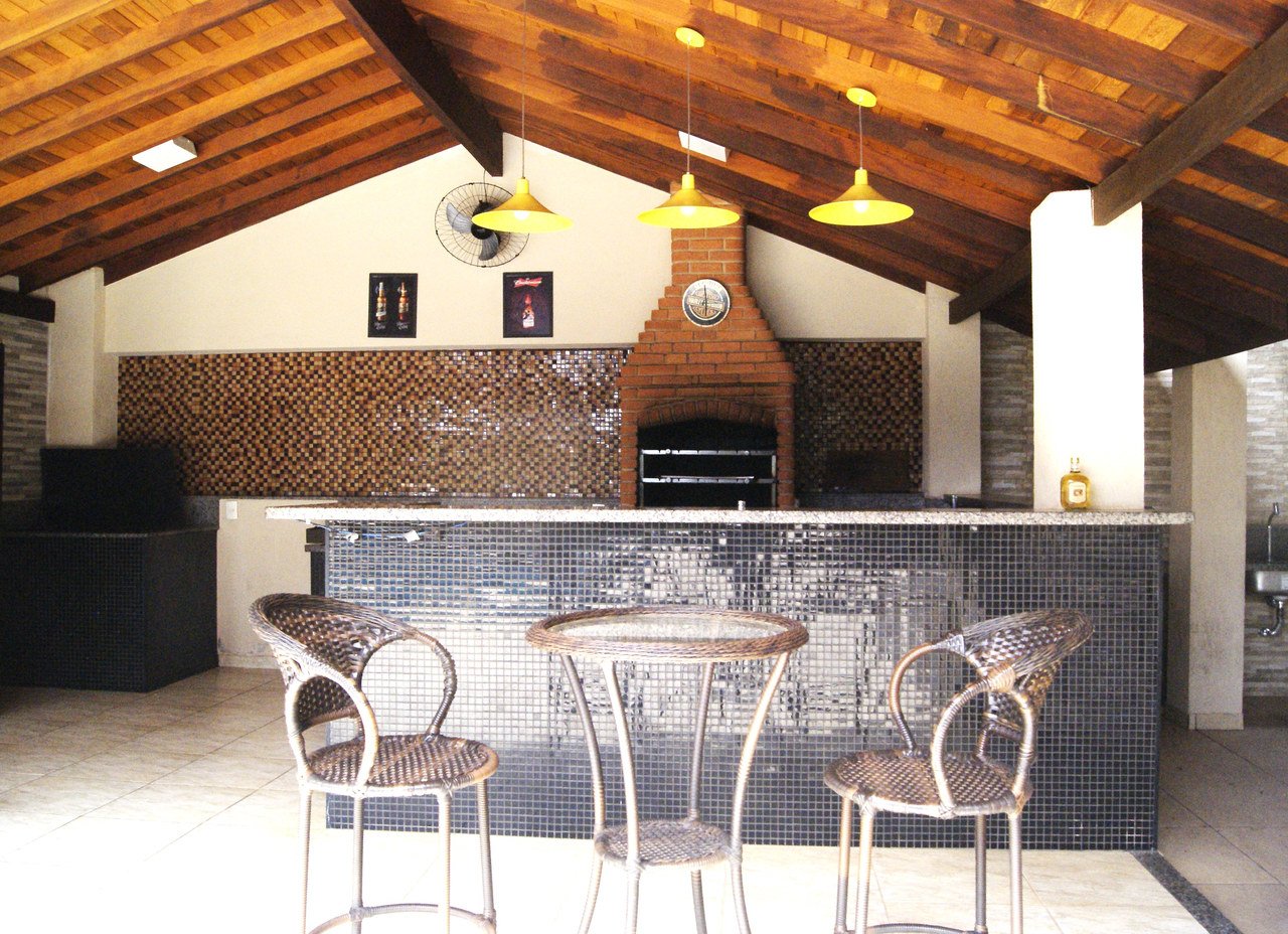 Espaço gourmet do Espaço Kivile com churrasqueira e área para convivência